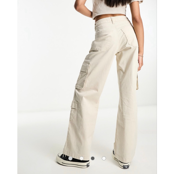 Hollister Beige Ultra High-Rise Baggy Wide Leg Cargo Pants Size 23R - Picture 2 of 11